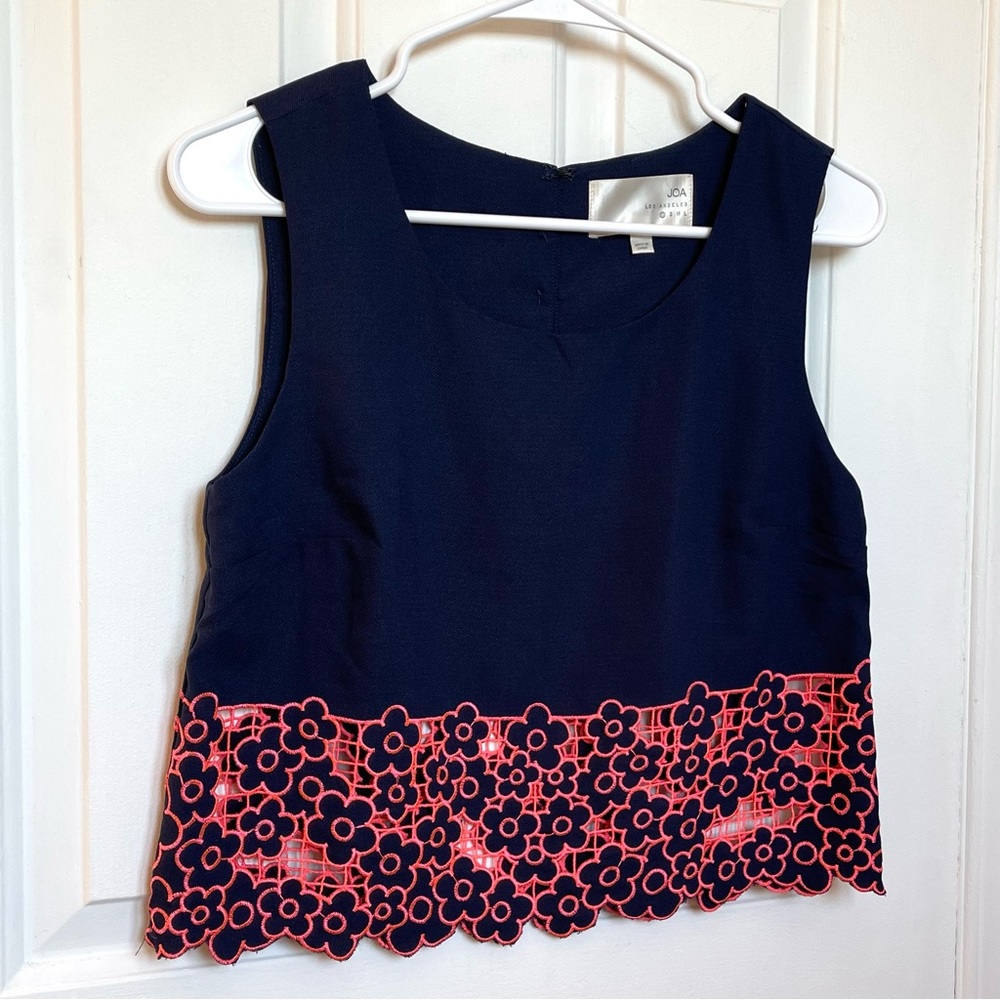 J.O.A. Women’s Cropped Top Embroidered Flowers